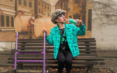 NANA SCHEWITZ'S PASS ME OVER PARTY (NANA SCHEWITZ A JEJÍ PŘEDPOSLEDNÍ PARTY)