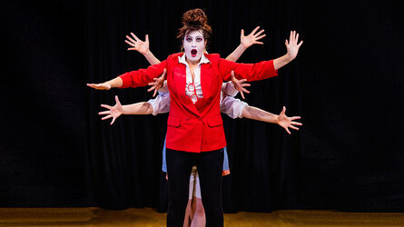 THE FAMILY BLIMP (BLIMPOVI)